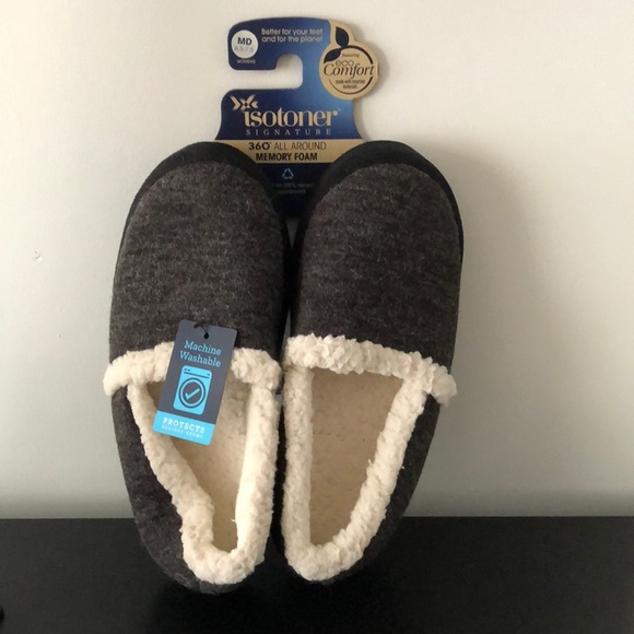 Women’s Isotoner Memory Foam Slippers 6.5-7.5 NWT